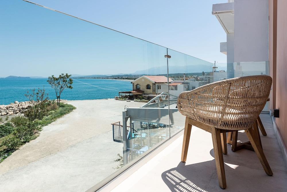 Avra Apartments Kolymbari Harbour Bagian luar foto
